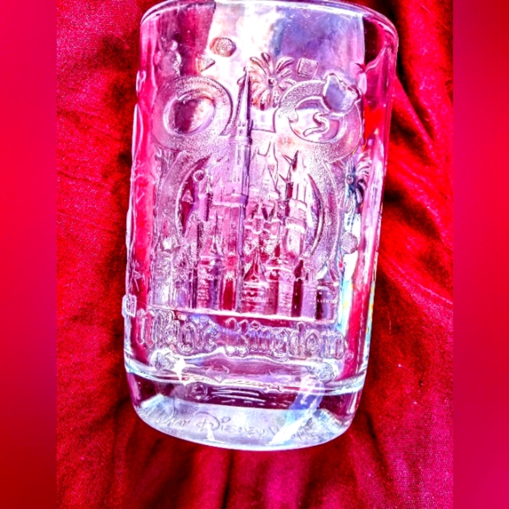 McDonald's Walt Disney 2000 set of 4 glass tumblers - Picture 5 of 7
